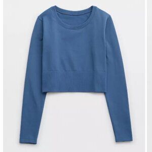 Aerie OFFLINE By Aerie Sidewalk Seamless Long Sleeve Cropped T-Shirt in Blue